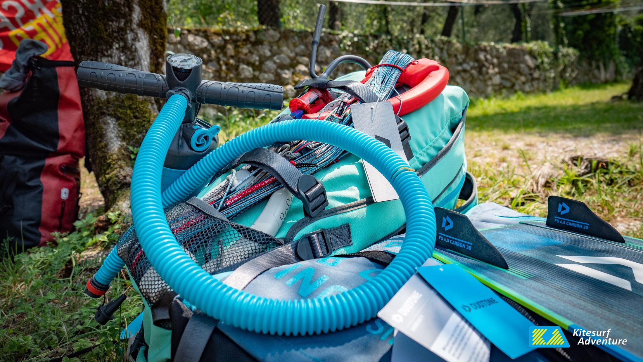 From gift to booking to gear on the grass — a minimum cart value protects the offer.