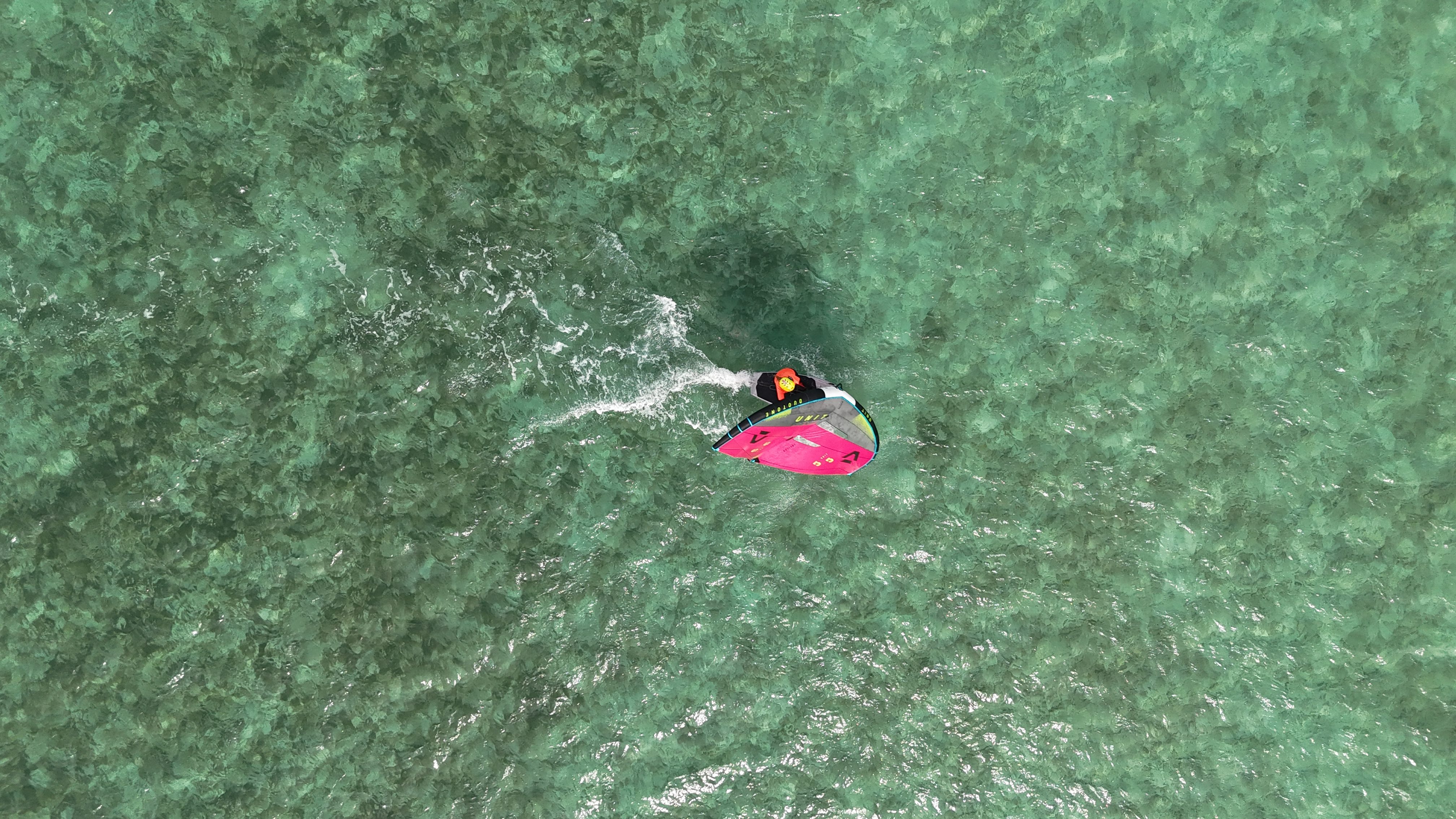 Wingfoil school session on the water